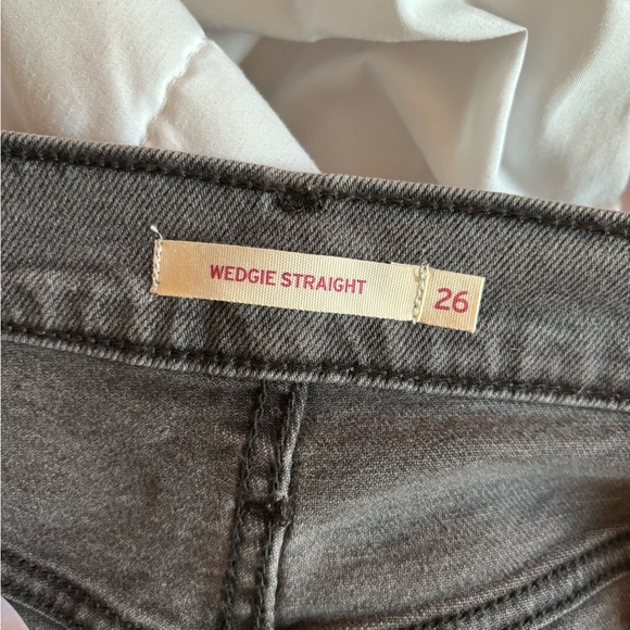 Levi’s Wedgie Straight Jeans - Picture 6 of 9